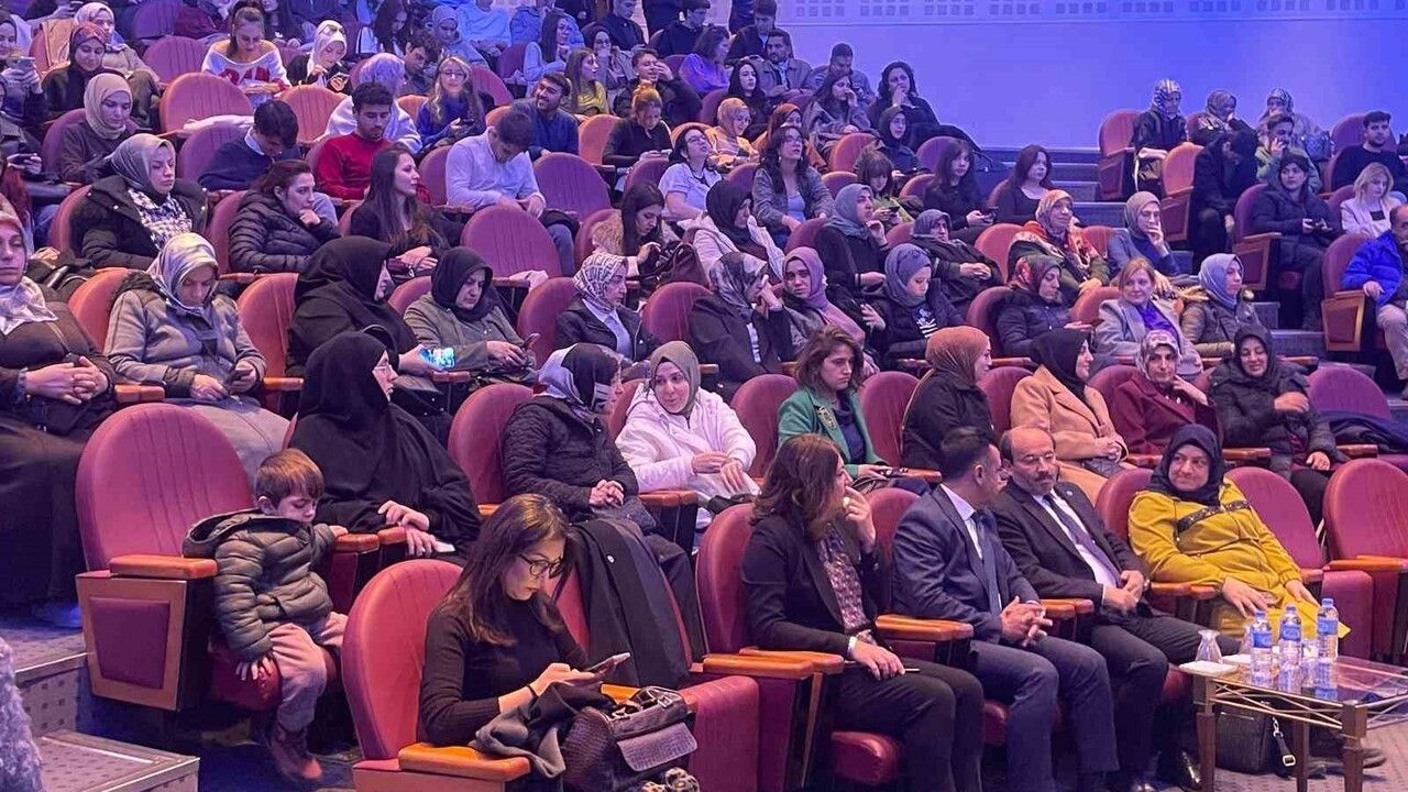 Erzurum'da 'Kadına Yönelik Şiddetin İzleri' başlıklı panel gerçekleştirildi