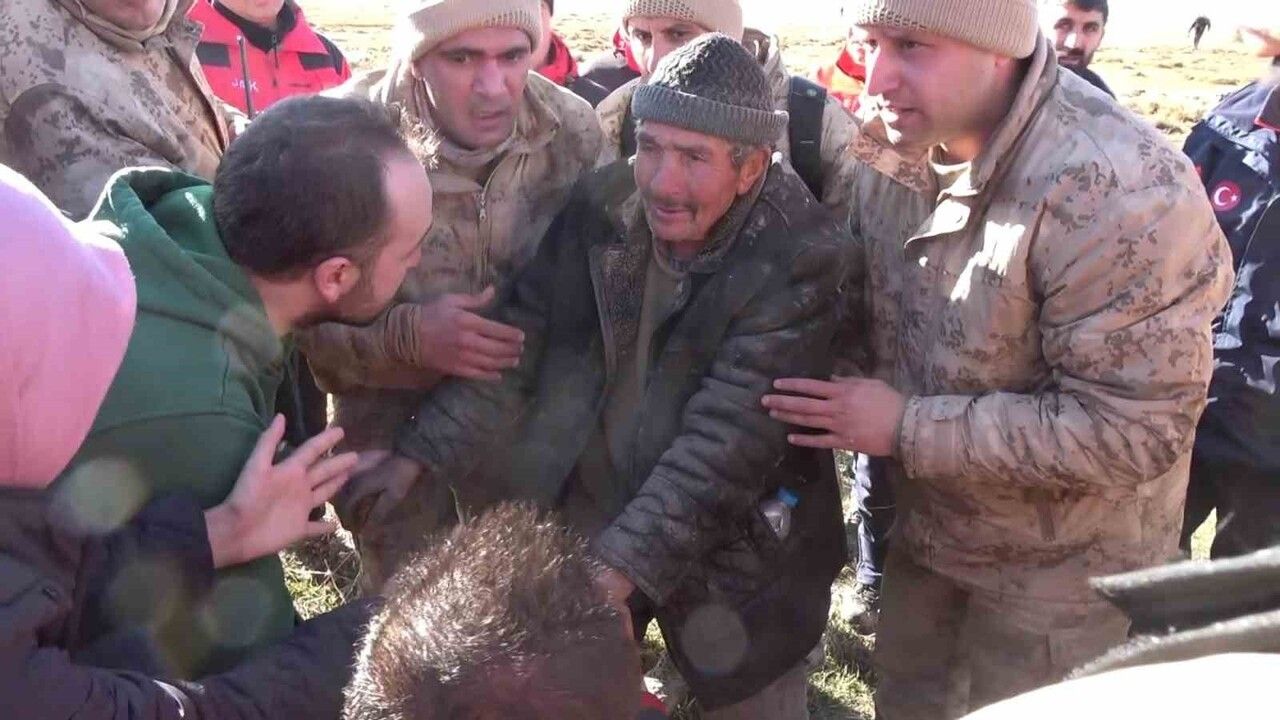 Erzurum'da Kayıp Çoban 160 Koyunun Arasında Hayatta Bulundu