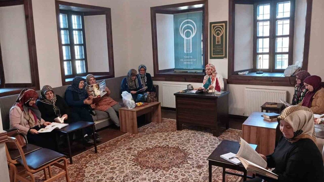 Erzurum'da Kitap Tutkunu Ev Hanımları Edebiyat Konağı'nda Buluşuyor