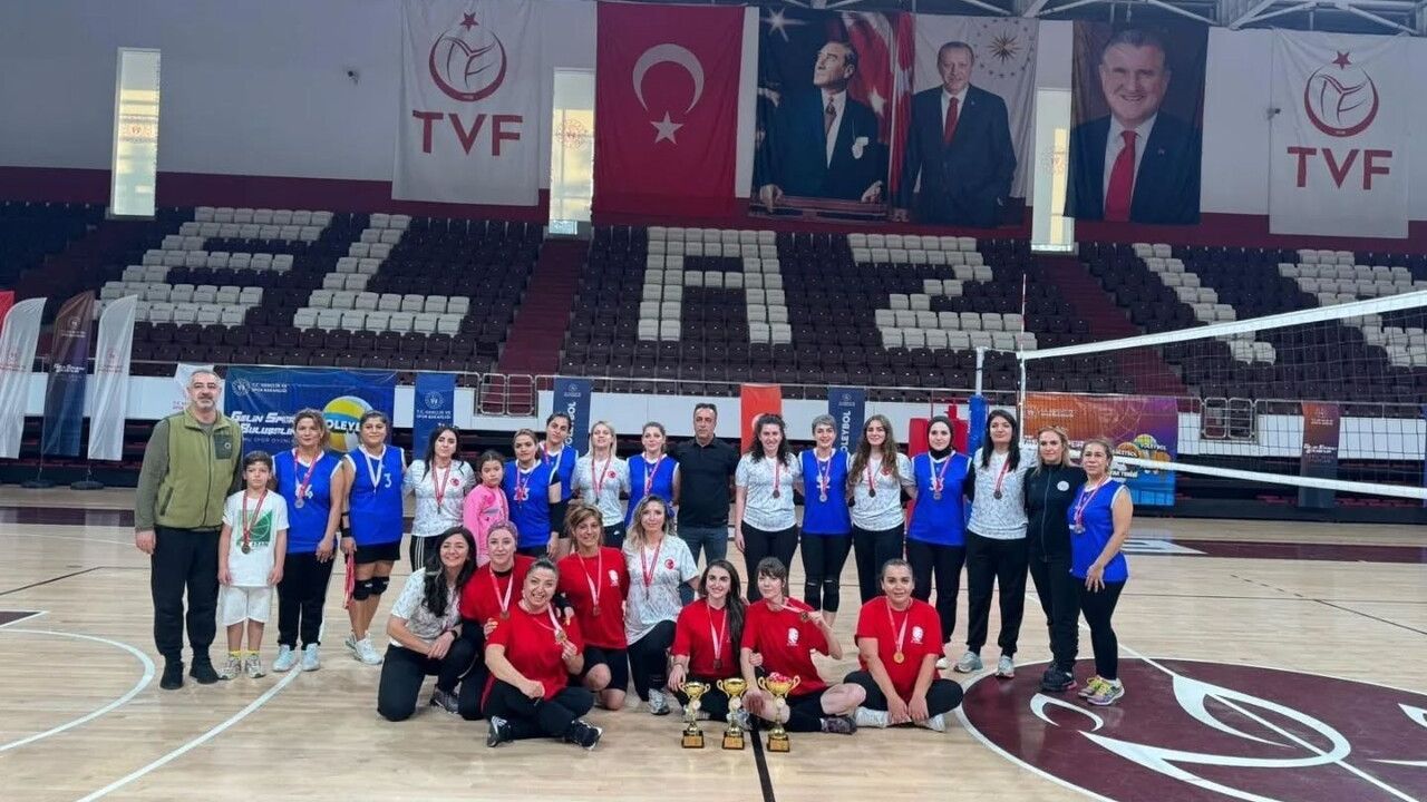 Erzurum Valiliği Kadın Voleybol Takımı 3. Kamu Spor Oyunları'nı kazandı