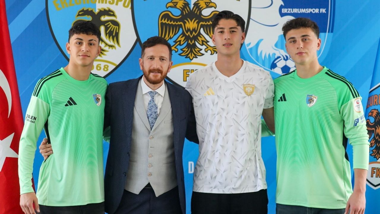 Erzurumspor FK altyapısından üç genç profesyonel oldu