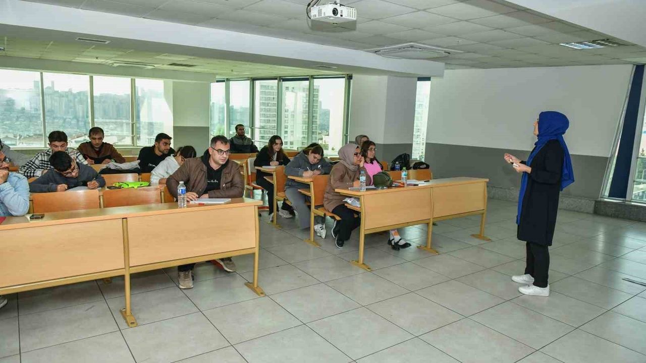 Esenyurt Belediyesi'nden engellilere ücretsiz E-KPSS kursu