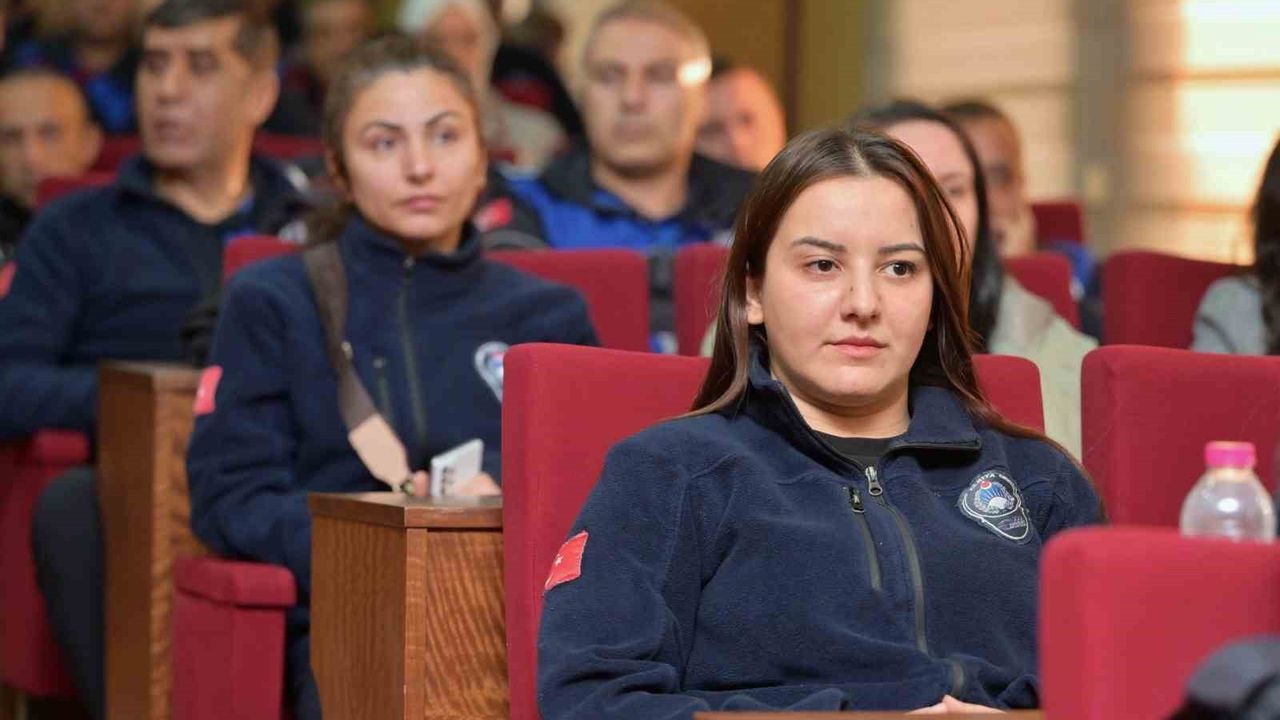 Esenyurt Belediyesi'nin Personeline Afet Bilinci Seferberliği