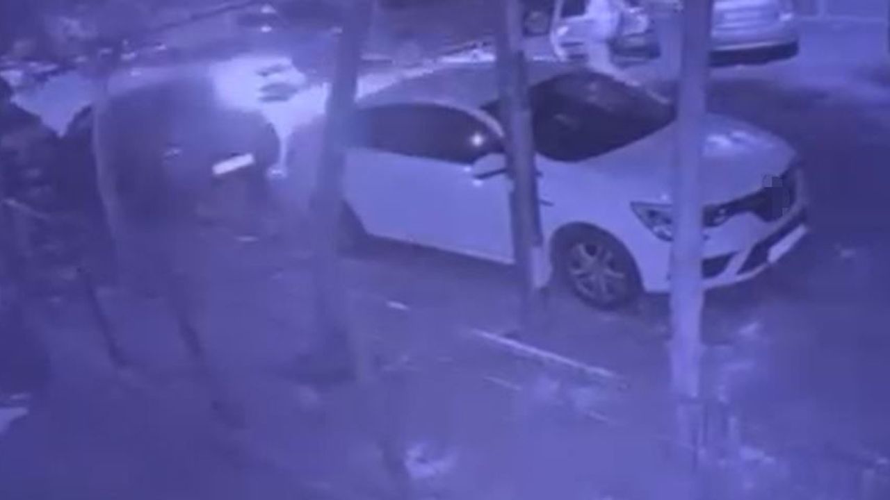 Esenyurt Sultaniye 617 Sokak'ta 10 Kasım'da Yaya Kazası: Çarpma Anı Kamerada