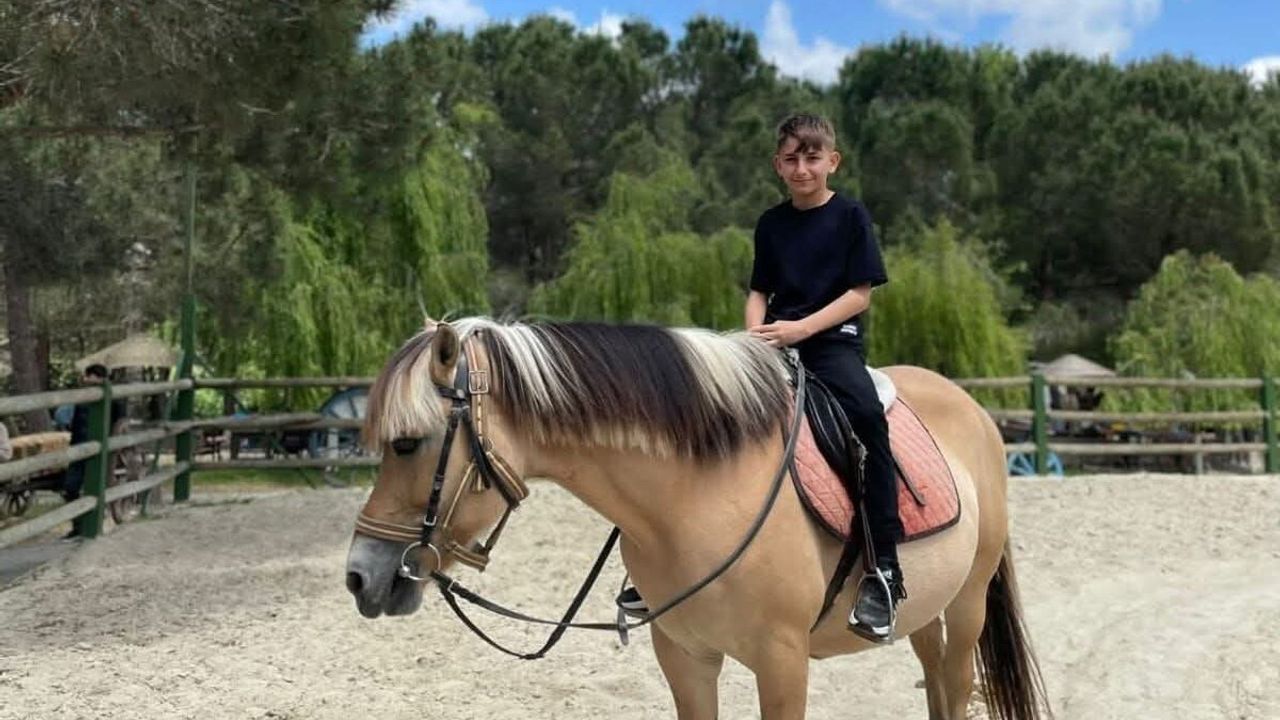 Esenyurt'ta 13 yaşındaki Eren Yılgın evinde ölü bulundu, cenazesi teslim alındı
