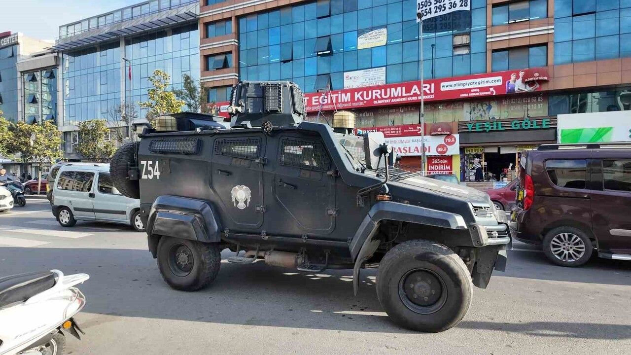 Esenyurt'ta otele pimi çekili el bombası atıldı: bomba etkisiz hale getirildi
