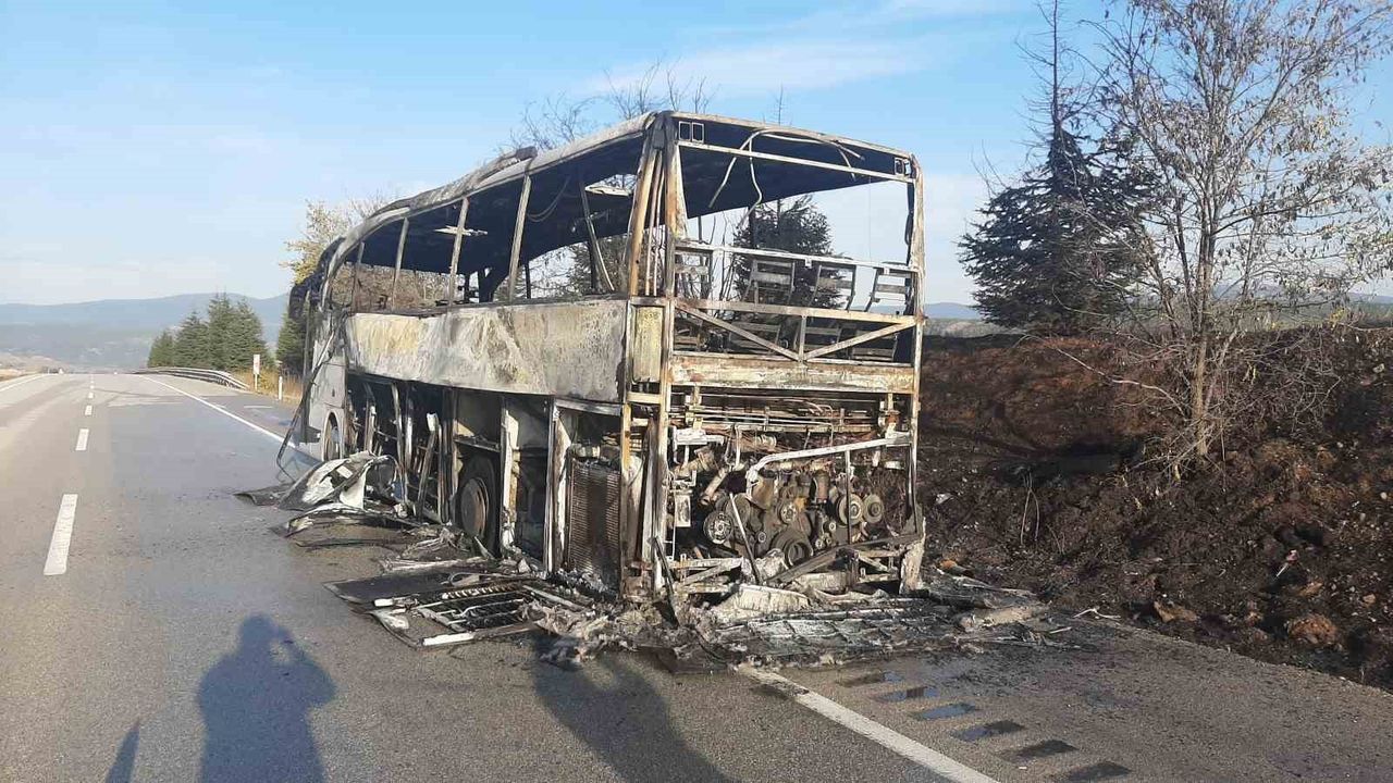 Eskipazar'da Yolcu Otobüsü Alev Topuna Döndü