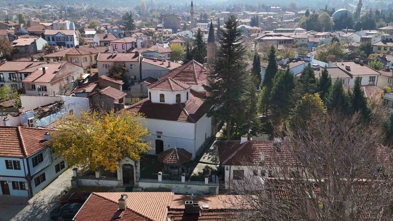 Eskişehir'de 700 yıllık yapı: Hamamdan camiye dönüşen Ak Camii