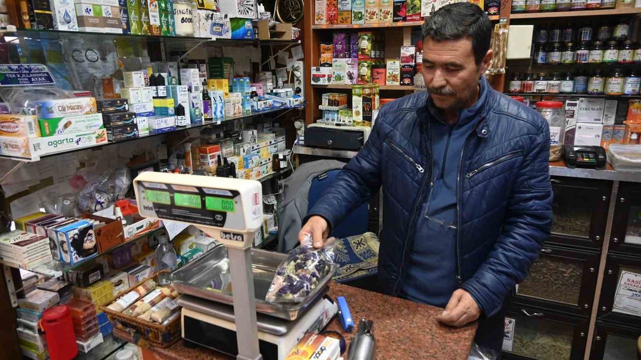 Eskişehir'de aktar uyardı: Sallama poşet bitki çaylarının riskleri