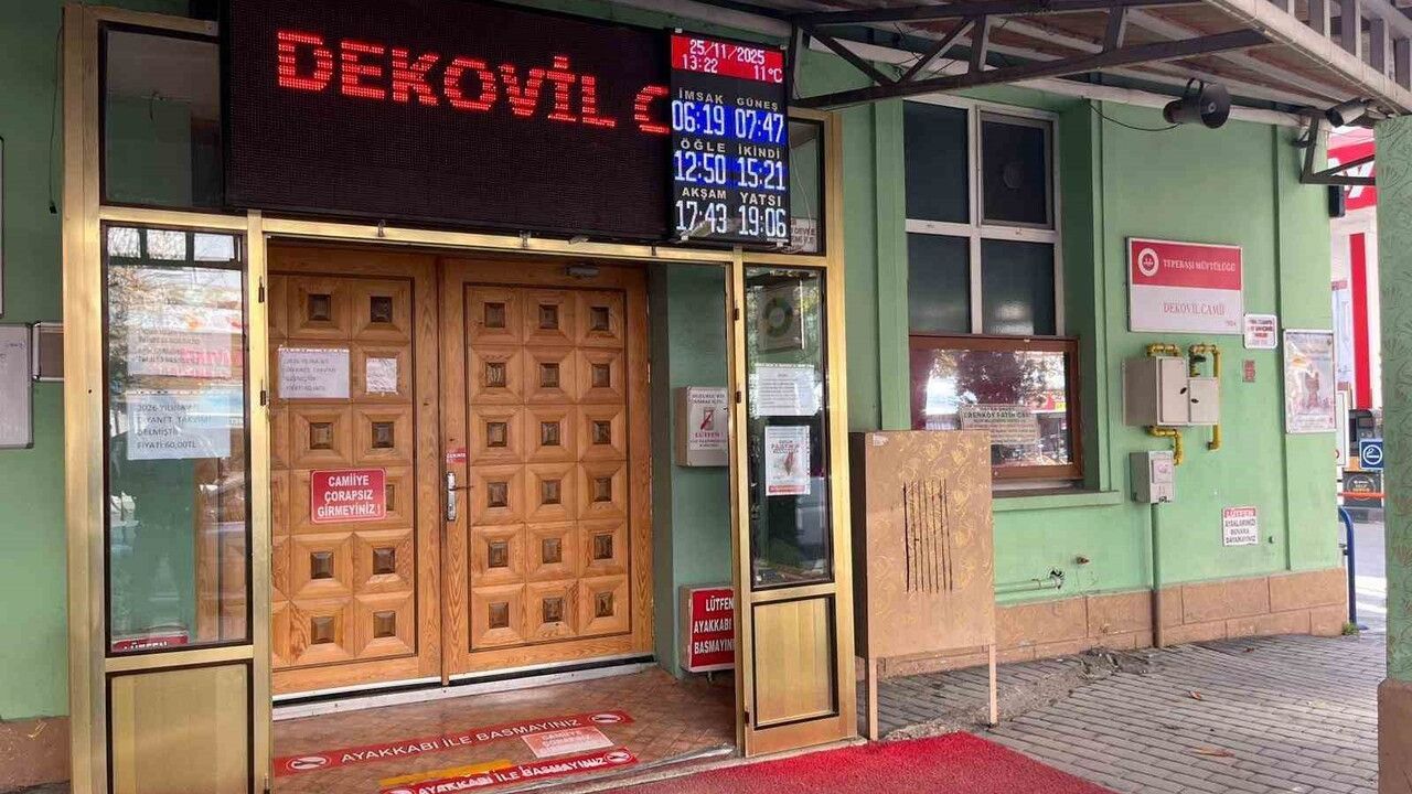 Eskişehir'de Dekovil Camii'ne yönelik yumruklama anları kameralarda