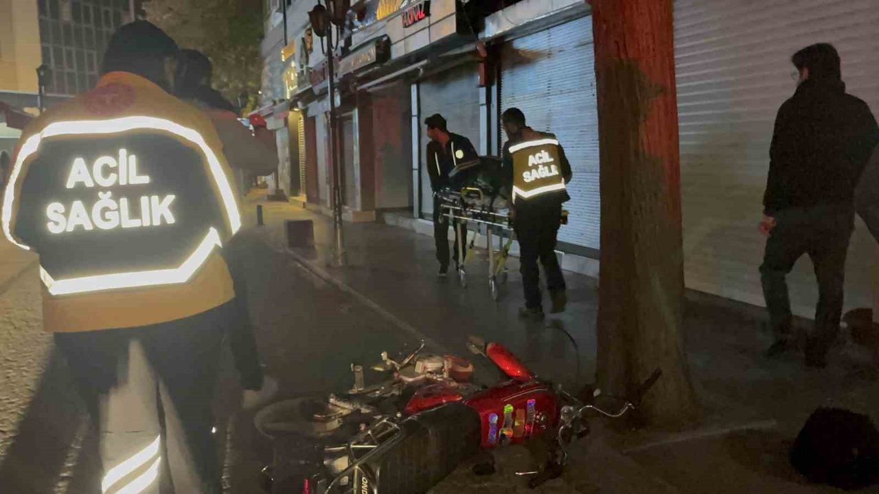 Eskişehir'de ehliyetsiz sürücü plakasız motosikletle bekçiye çarptı — gözyaşı ve 34 bin 389 TL ceza