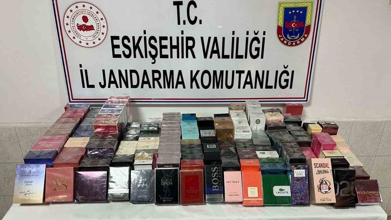 Eskişehir'de Faturasız Parfüm Operasyonu: 150 Şişe Ele Geçirildi