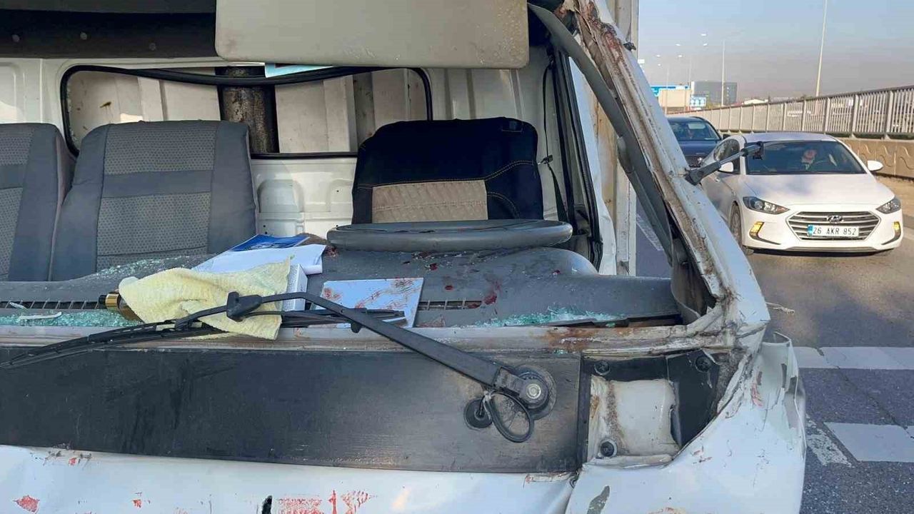 Eskişehir'de Kamyon Kazası: 70 Yaşındaki Sürücü Yaralandı