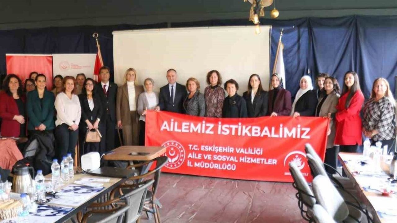 Eskişehir'de Koruyucu Aile Farkındalık Toplantısı ve Büyük Aile Buluşması
