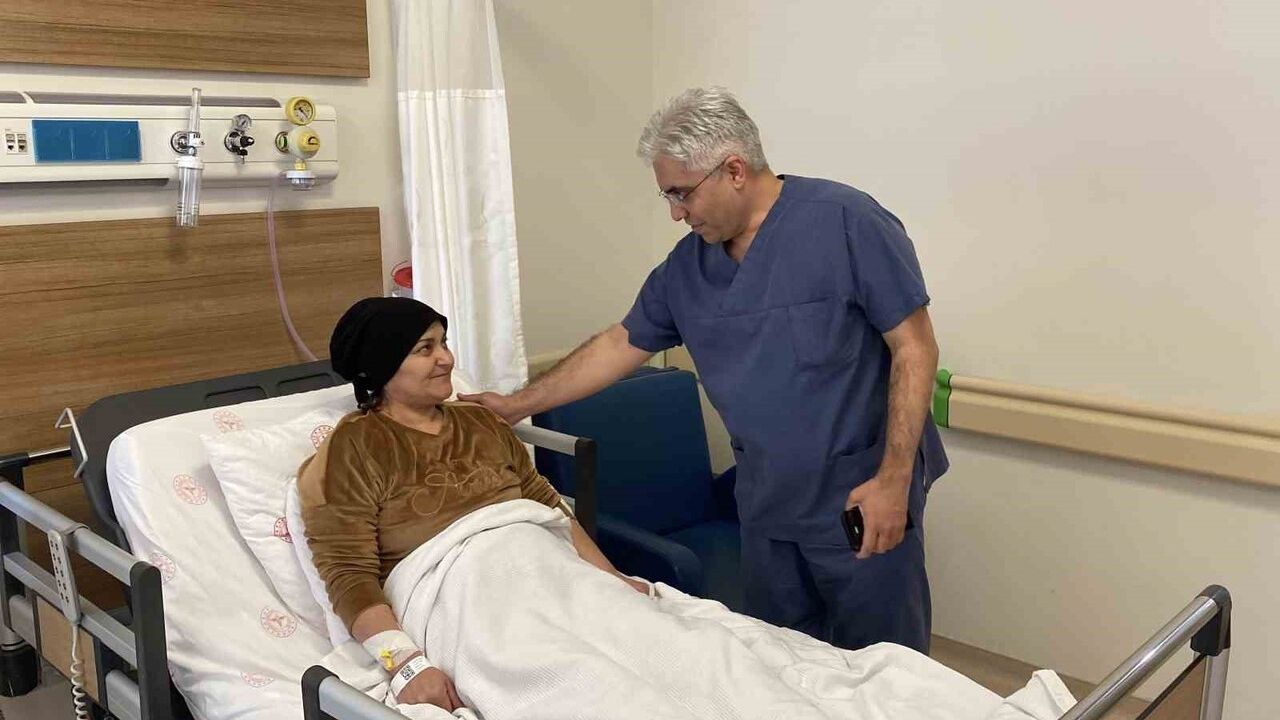 Eskişehir'de solunum şikayetiyle gelen nadir çene siniri tümörü başarılı şekilde çıkarıldı