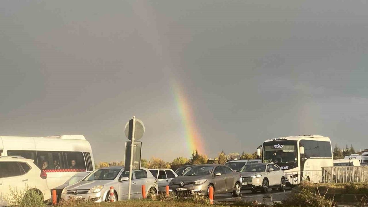 Eskişehir’de yağmur sonrası gökkuşağı görsel şölen sundu