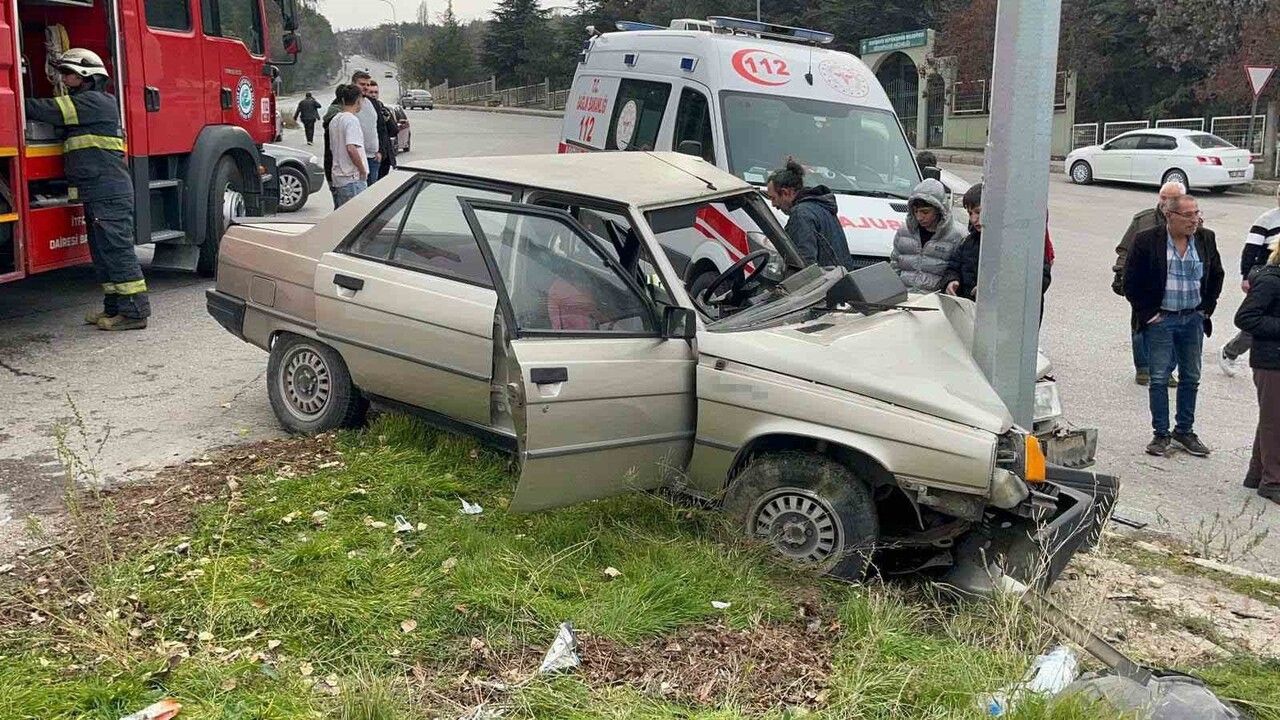 Eskişehir'de yan çarpışma: 2 ağır yaralı