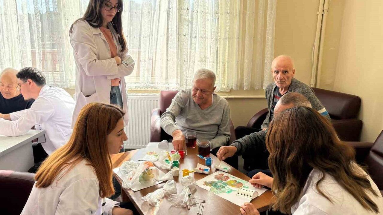 ESOGÜ öğrencilerinden huzurevinde beceri geliştirme etkinliği