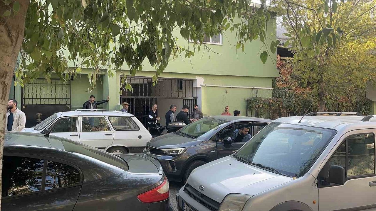 Evin Demirhan’ın Babası Hayatını Kaybetti