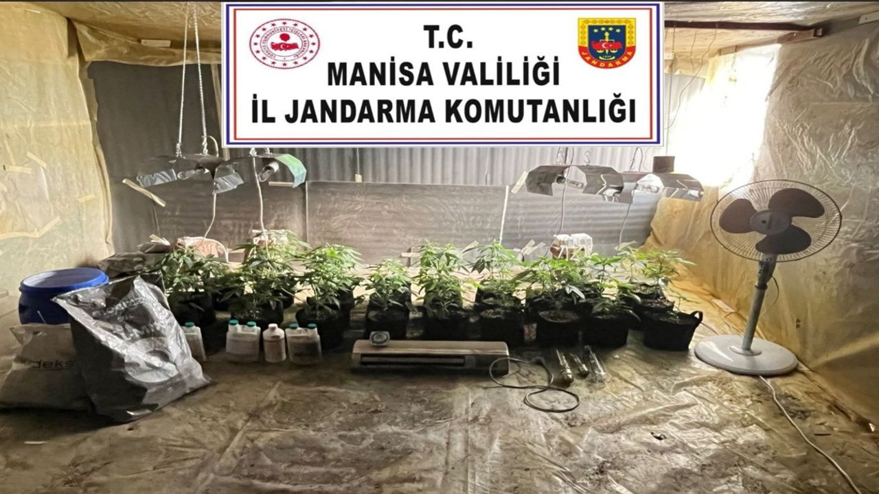 Evinde kurduğu iklimlendirme sistemiyle kenevir yetiştiren şahıs yakalandı