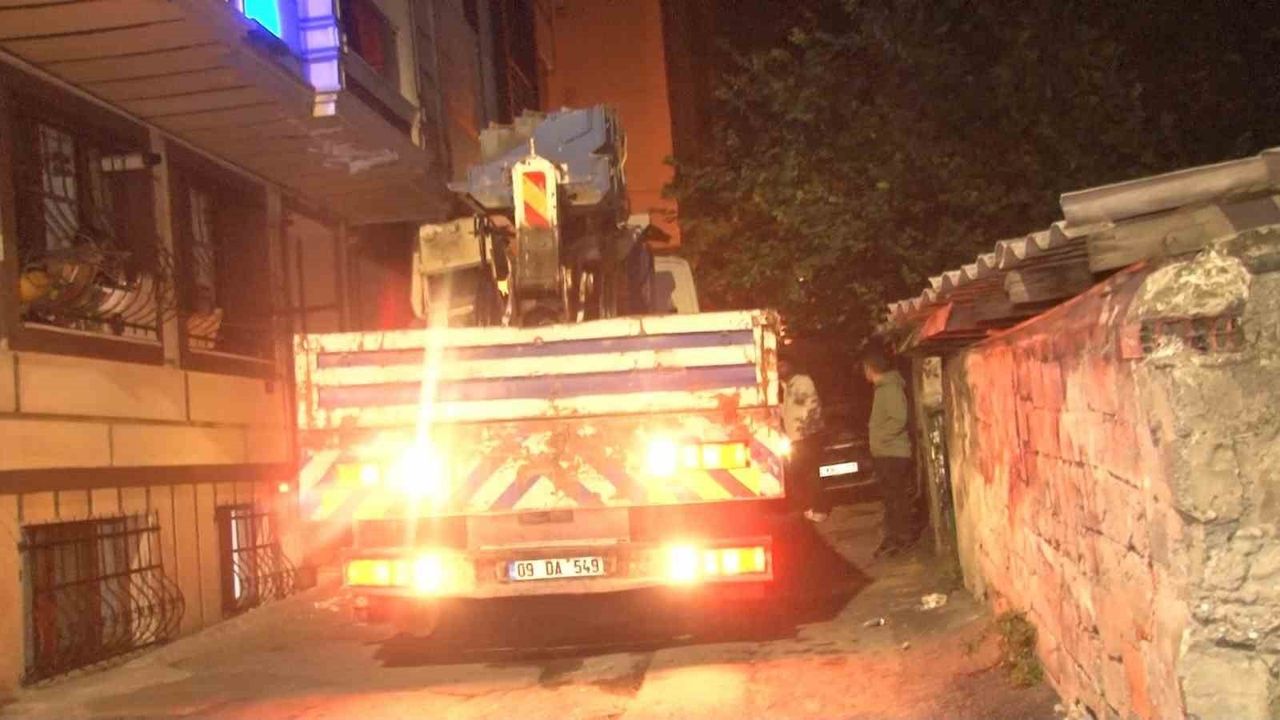 Eyüpsultan'da Kontrolsüz Vinç Panik Yarattı