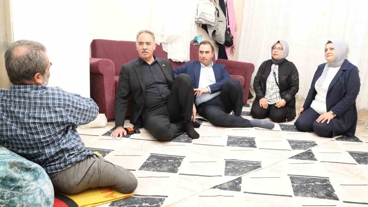 Eyyübiye Belediye Başkanı Mehmet Kuş, mahallede zimem defterini satın aldı