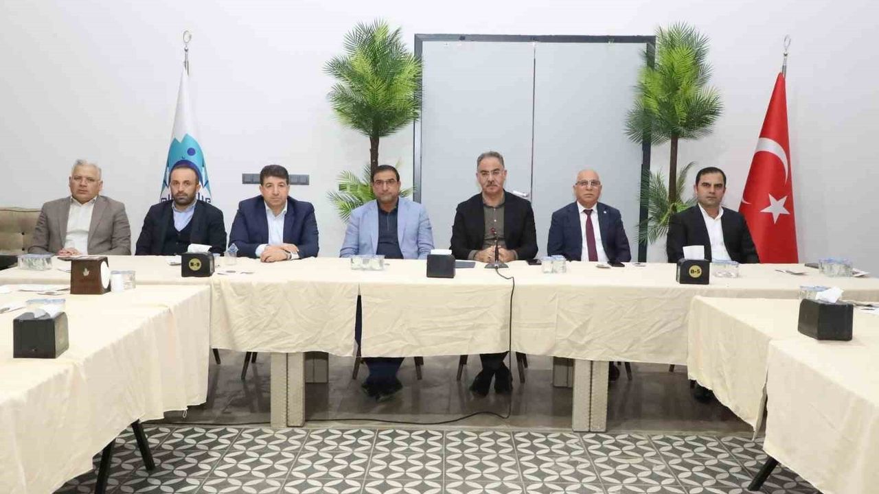 Eyyübiye’de Belediye ve Esnaftan Ortak Temizlik Seferberliği