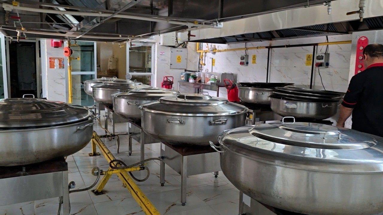 Eyyübiye’de Günlük 3 Bin Kişiye Sıcak Yemek Ulaştırılıyor