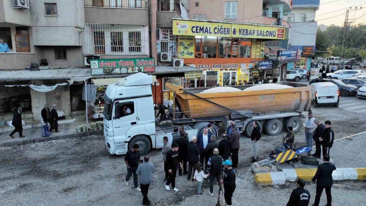 Eyyübiye Haleplibahçe'de asfalt çalışmaları Salı'ya kadar tamamlanacak