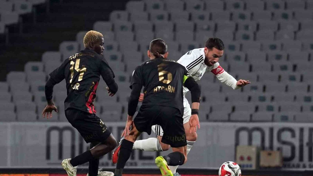 Fatih Karagümrük 0-0 Beşiktaş — 15. Dakika Golsüz Eşitlik