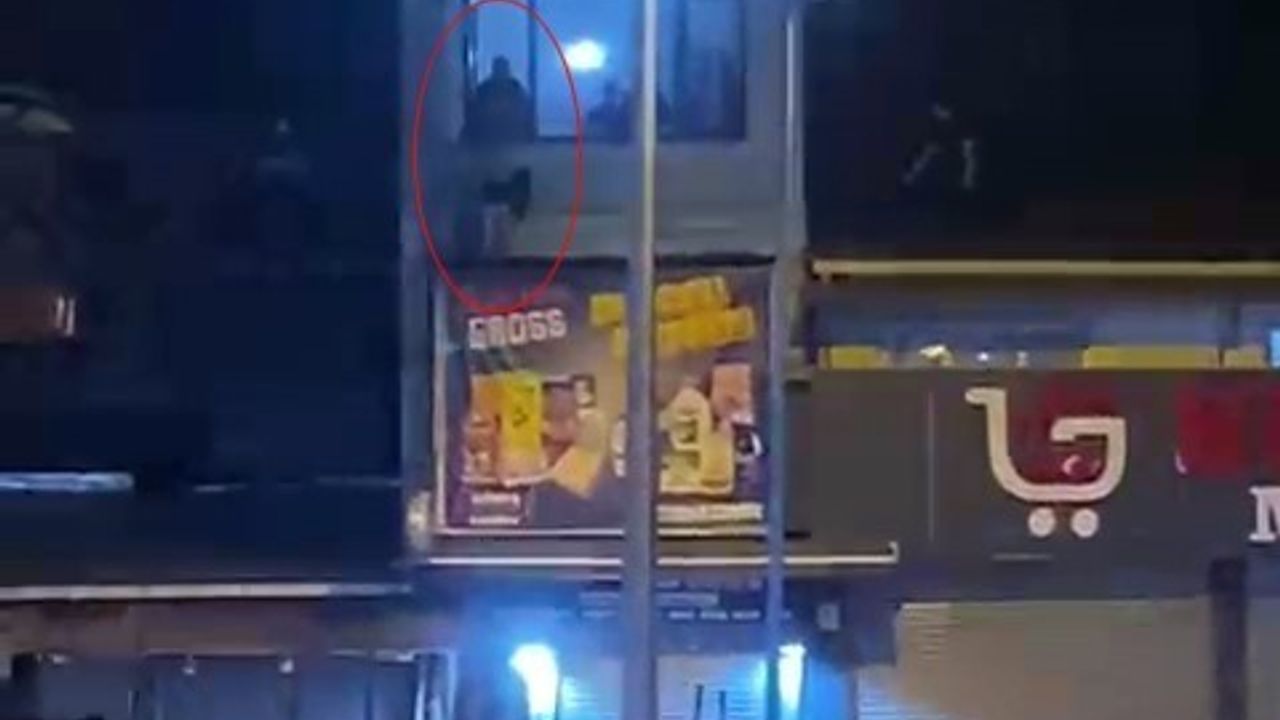 Fatih Kumkapı'da komşusunu darp edip pencereden attı — o anlar kamerada
