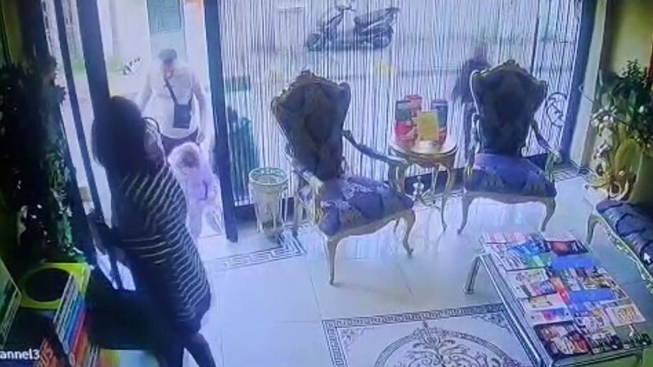 Fatih'te Böcek ailesinin otele giriş görüntüleri güvenlik kamerasında