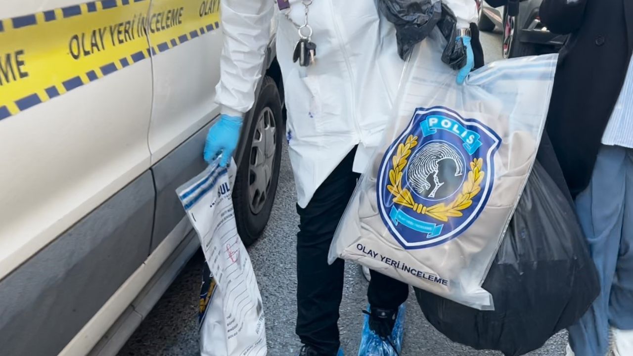 Fatih'te otelde inceleme: Böcek ailesi ve turistlerin odalarındaki eşyalar alındı