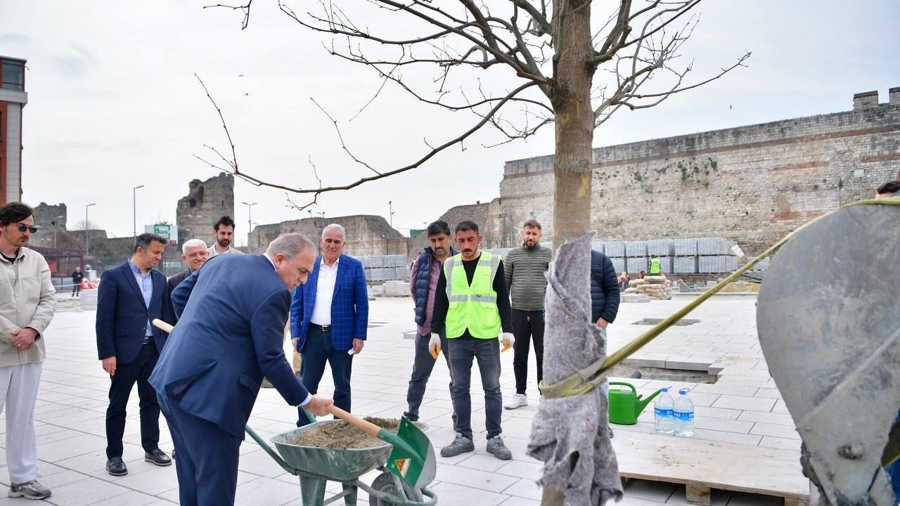Fatih'te Yeşil Seferberlik: 2 bin 500 Ağaç Toprakla Buluştu
