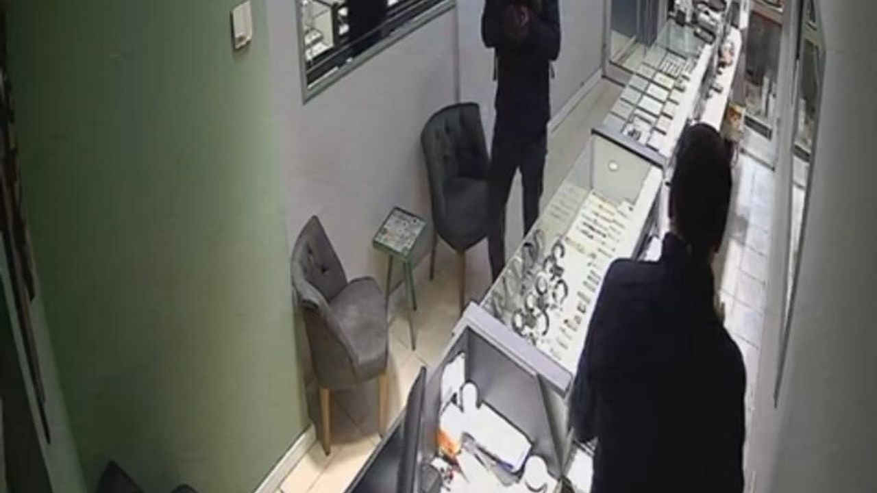 Fatsa'da kuyumcu soygunu: Yaklaşık 5 kilo altın çalındı