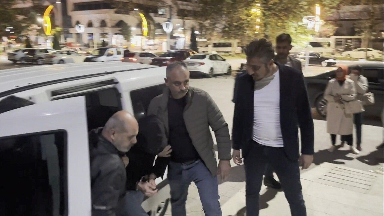 Fatsa’daki kuyumcu soygununda yakalanan polis adliyeye sevk edildi