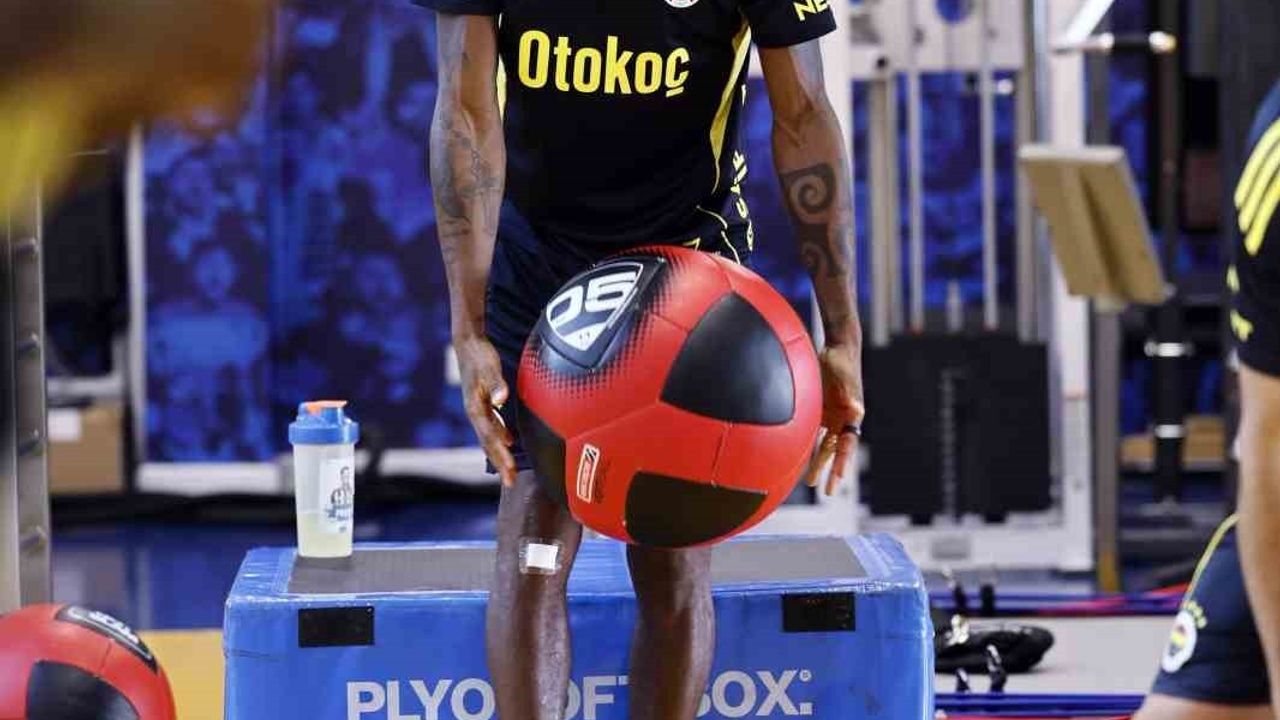 Fenerbahçe salonda hazırlıklarını sürdürdü