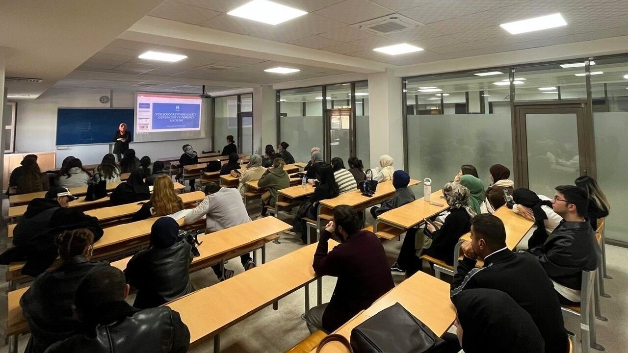 Ferizli MYO’da yükseköğretimde kalite güvencesi ve öğrenci katılımı ele alındı