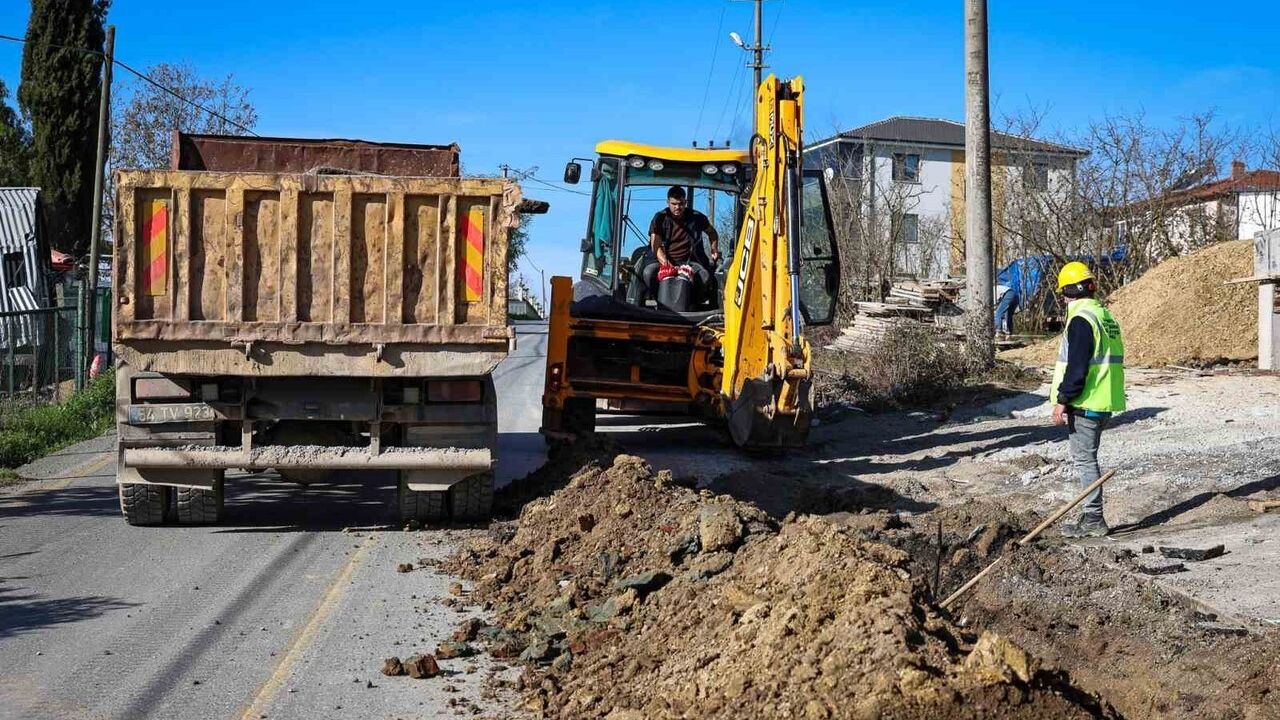 Ferizli Yeni Mahalle’de 35 yıllık içme suyu hattı 5 kilometre yenileniyor