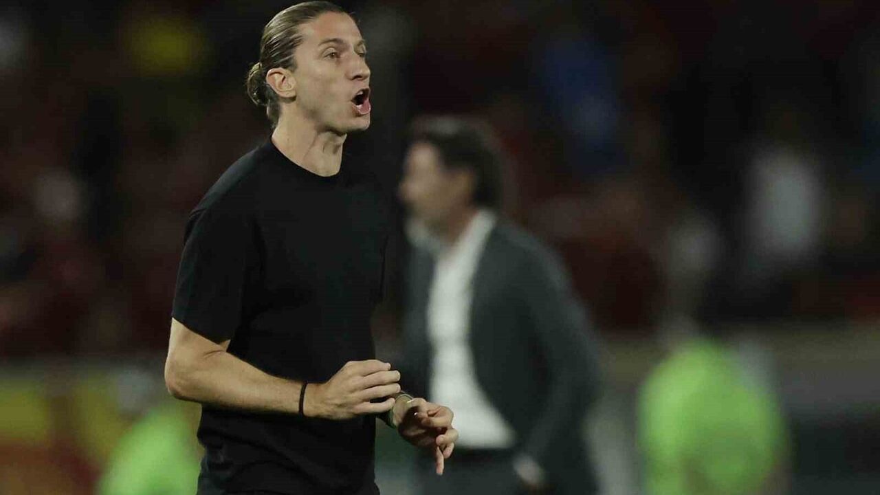 Filipe Luis, teknik direktör olarak 5. kupasını kazandı