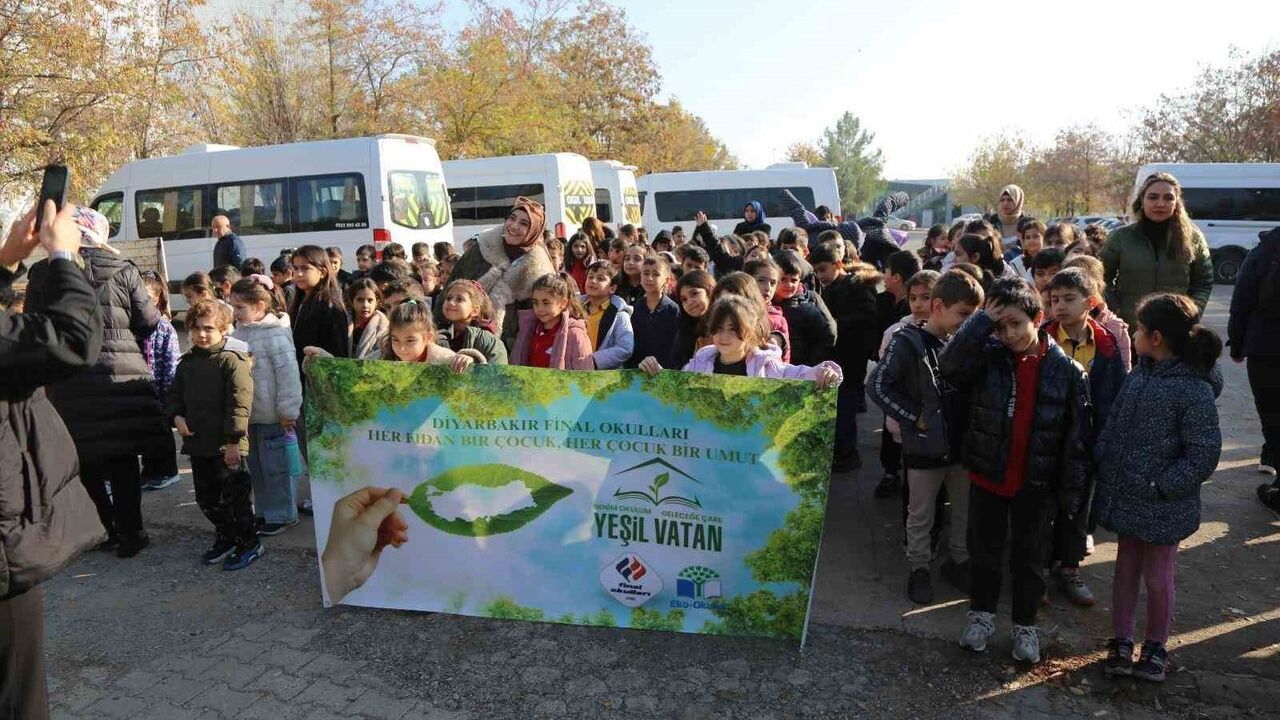 Final İlkokulu'nda 'Yeşil Vatan' İçin Fidan Dikimi