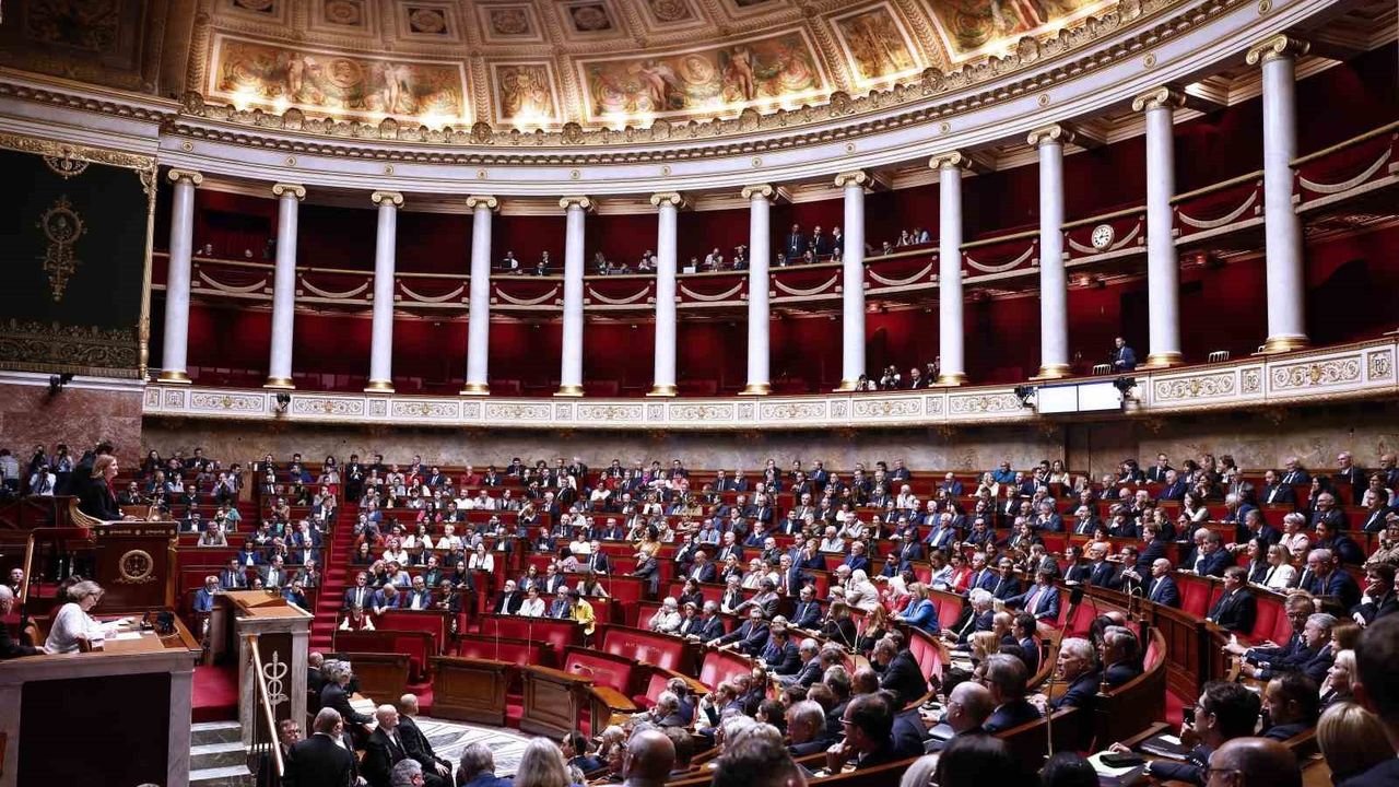 Fransa’da emeklilik reformu Ulusal Meclis’te askıya alındı