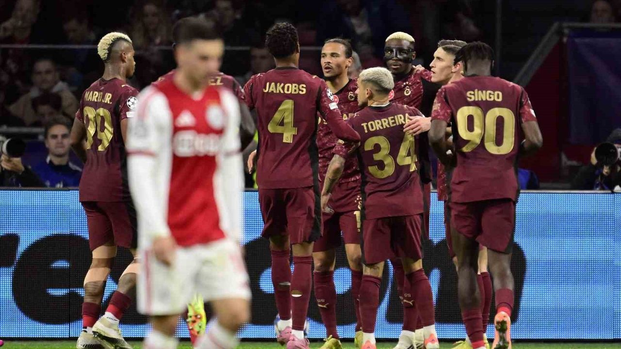 Galatasaray, Ajax'ı 3-0 yenerek Şampiyonlar Ligi'nde 12 yıl sonra üst üste 3 galibiyet aldı