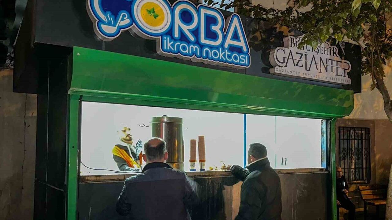 Gaziantep Büyükşehir’den 39 Noktada Sabah Sıcak Çorba İkramı