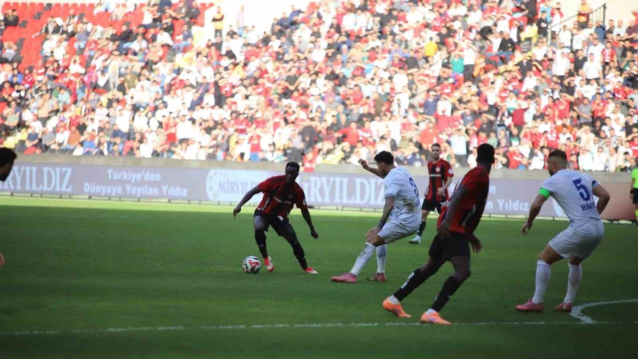 Gaziantep FK - Çaykur Rizespor: İlk Yarı 1-1