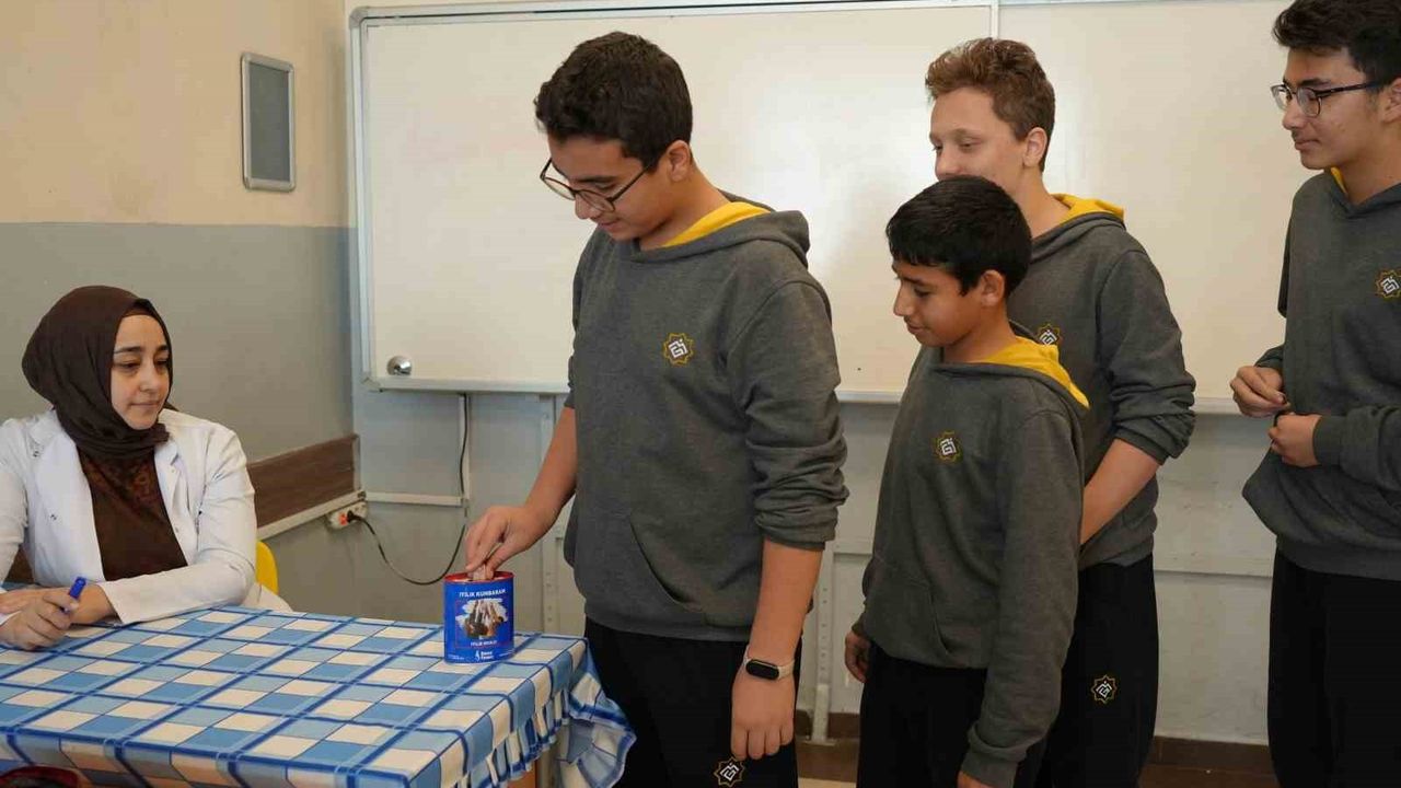 Gaziantep Lisesi Öğrencileri Harçlıklarını 'Bir Günlük Harçlığım Gazze’ye' Kampanyasına Bağışladı