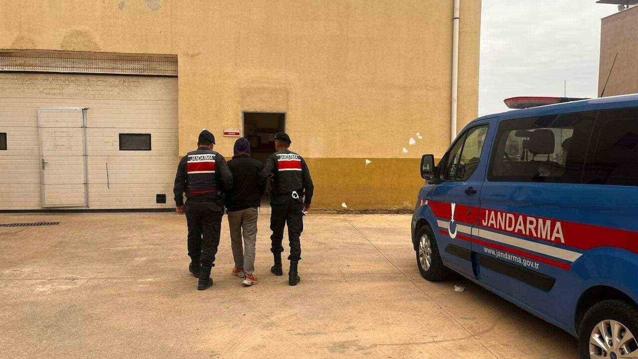 Gaziantep'te 25 yıl kesinleşmiş hapisle aranan şüpheli jandarmaya yakalandı