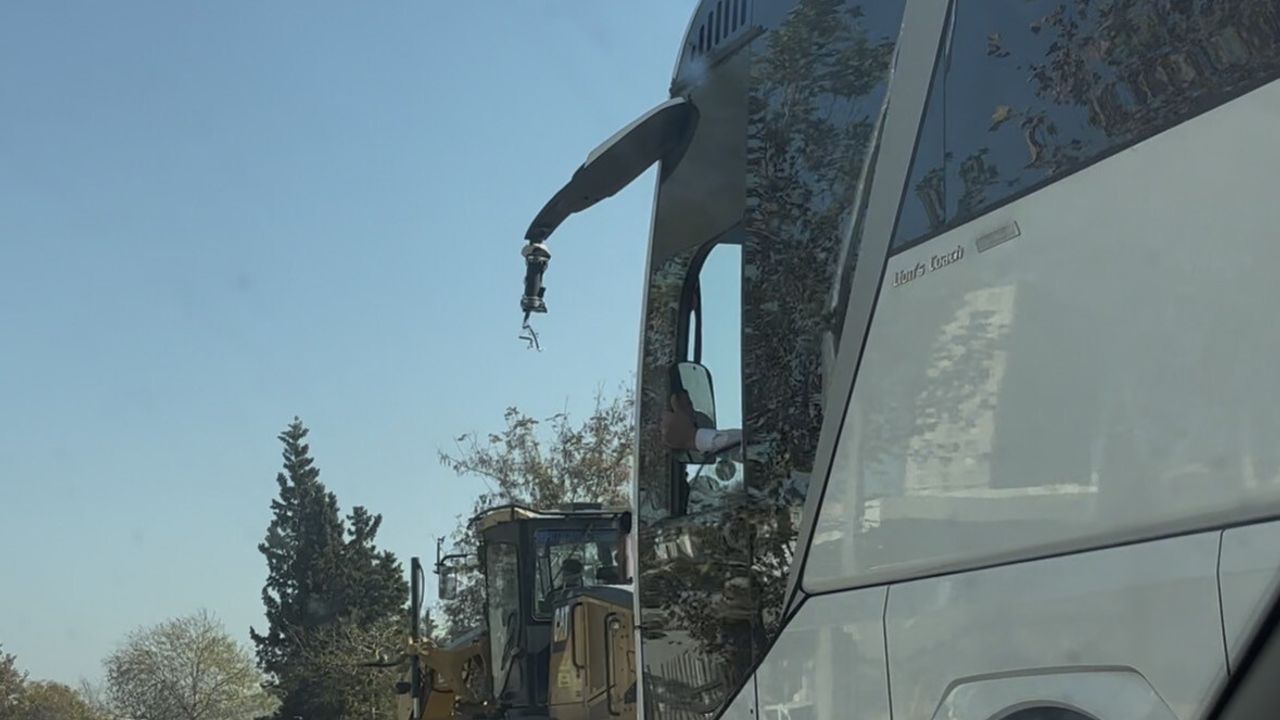Gaziantep'te otobüs şoföründen ilginç çözüm: Kırılan aynayı eliyle tuttu