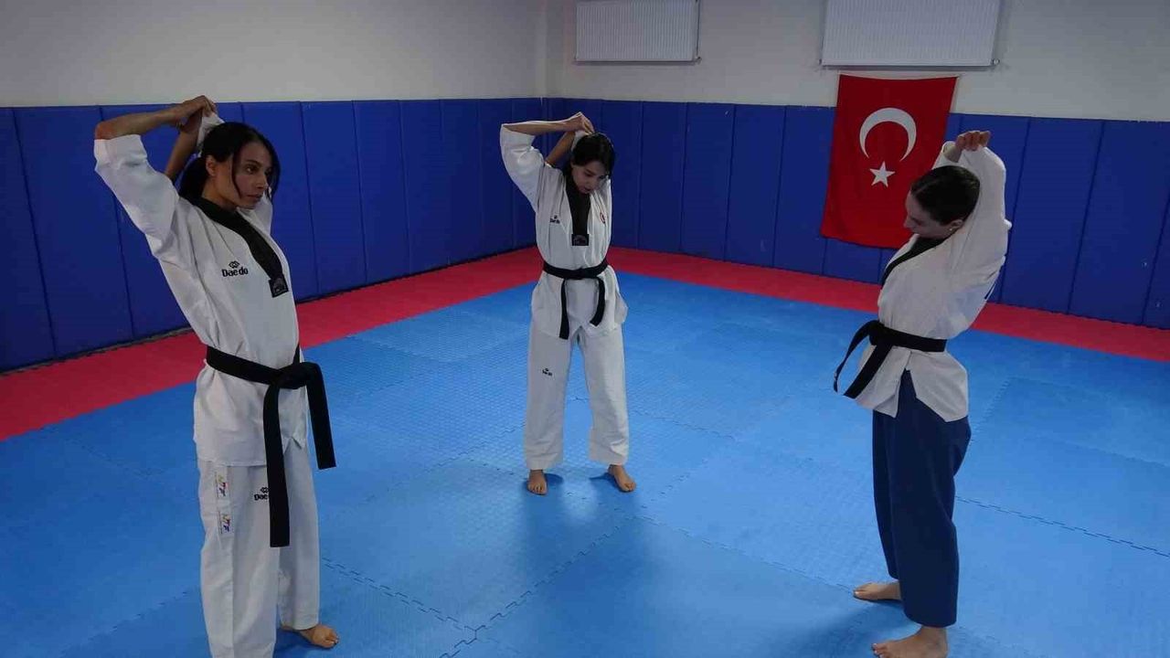 Gaziantep’te tekvandocu baba ve üç kızı milli oldu