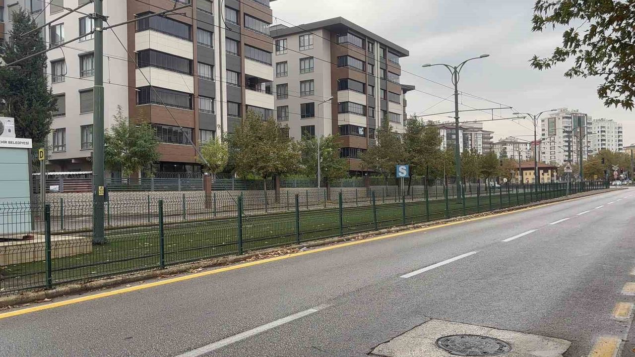 Gaziantep'te tramvaya yıldırım isabet etti — yüzlerce yolcu tahliye edildi